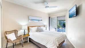 2 bedrooms, free WiFi, bed sheets - Martys, 7/2 Intrepid Cl - pool , air con , Wi-Fi and linen (Nelson Bay)