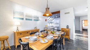 Dining - Wanda Waterview, 1-344 Wanda Ave - Water Views, Linen, Bed Making, Wi-Fi, aircon (Salamander Bay)