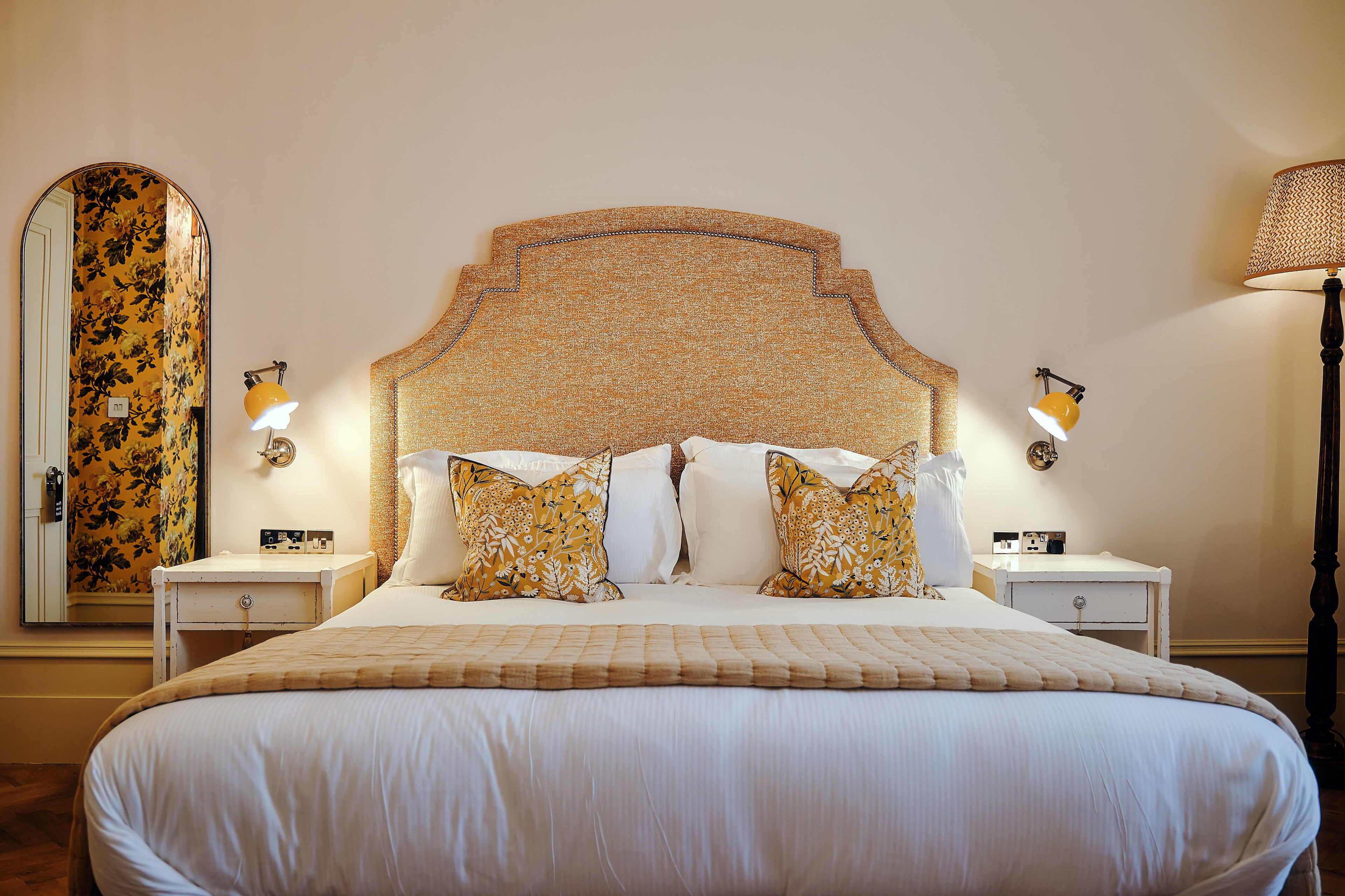 KING ROOM | Premium bedding, individually decorated, individually furnished, desk