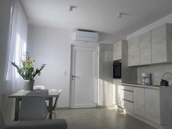 Fridge, oven, stovetop, dishwasher - Holiday apartment VITA in village Vodnjan (Vodnjan)