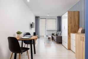 Studio, Balcony | Living room - Studio Ziolowa Ochojec by Renters (Katowice)