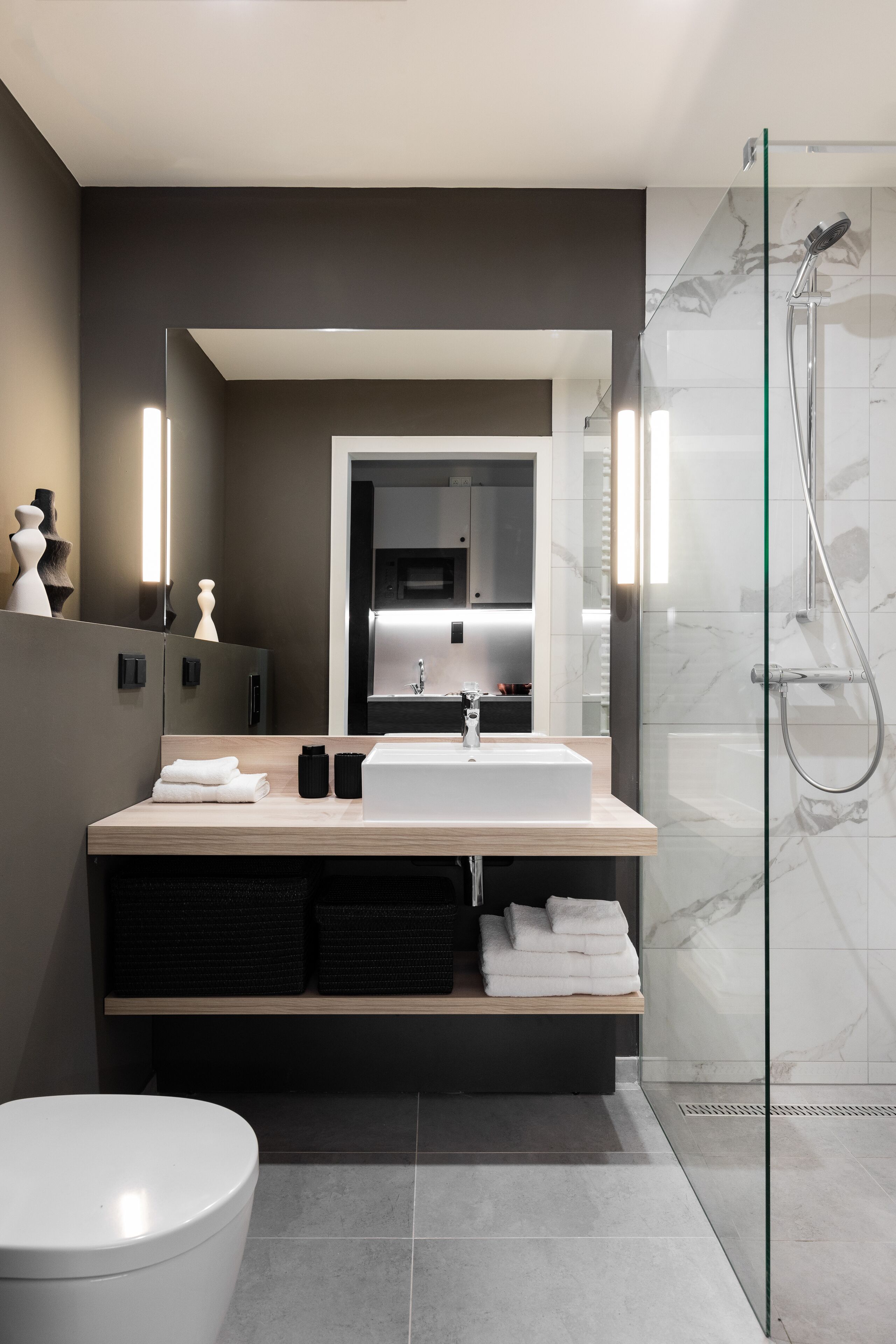 Shower, towels