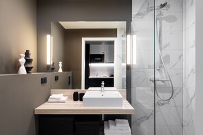 Douche, serviettes fournies
