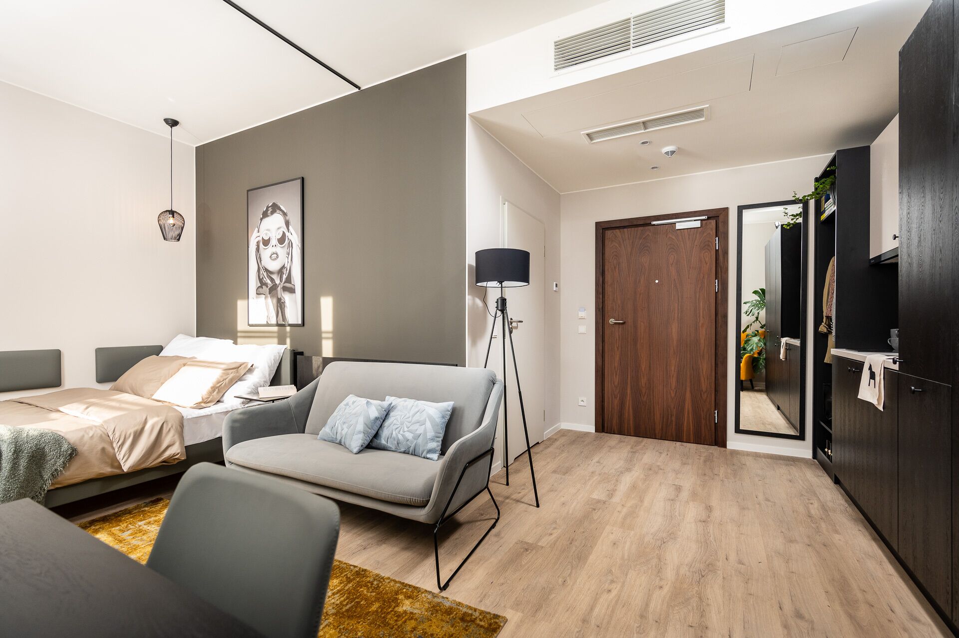 Superior Studio Suite, 1 Queen Bed, Non Smoking, Kitchenette | Hypo-allergenic bedding, desk, laptop workspace, iron/ironing board