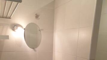 淋浴設備、廁紙