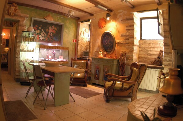 Dining - Gorgeous 4 pax apartment in the heart of Trastevere (Roma)