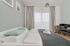 Iron/ironing board, WiFi, bed sheets