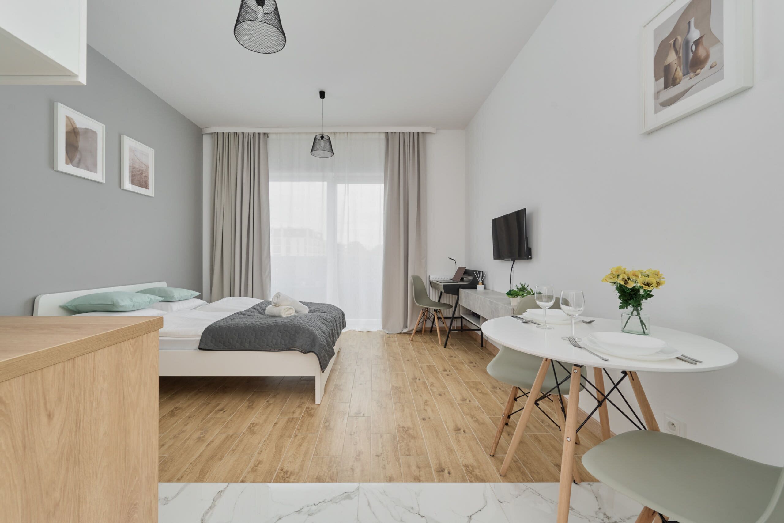 Desk, iron/ironing board, WiFi, bed sheets