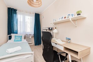 1 habitación, tabla de planchar con plancha, wifi y ropa de cama 