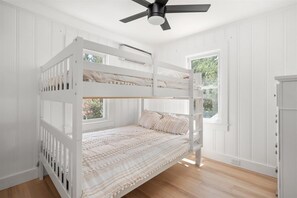 2 bedrooms, WiFi, bed sheets - Two Bedroom Oceanside Condo Steps from the Beach (Ocean City)