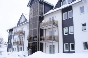 Exterior - Spacious holiday apartment in Winterberg with terrace and private parking (Winterberg)