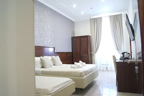 Chambre Triple, vue ville