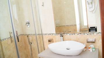 Deluxe Room, 1 Double Bed | Bathroom | Shower, rainfall showerhead, free toiletries, hair dryer