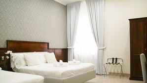 三人房 | 高級寢具、羽絨被、記憶床墊、迷你吧