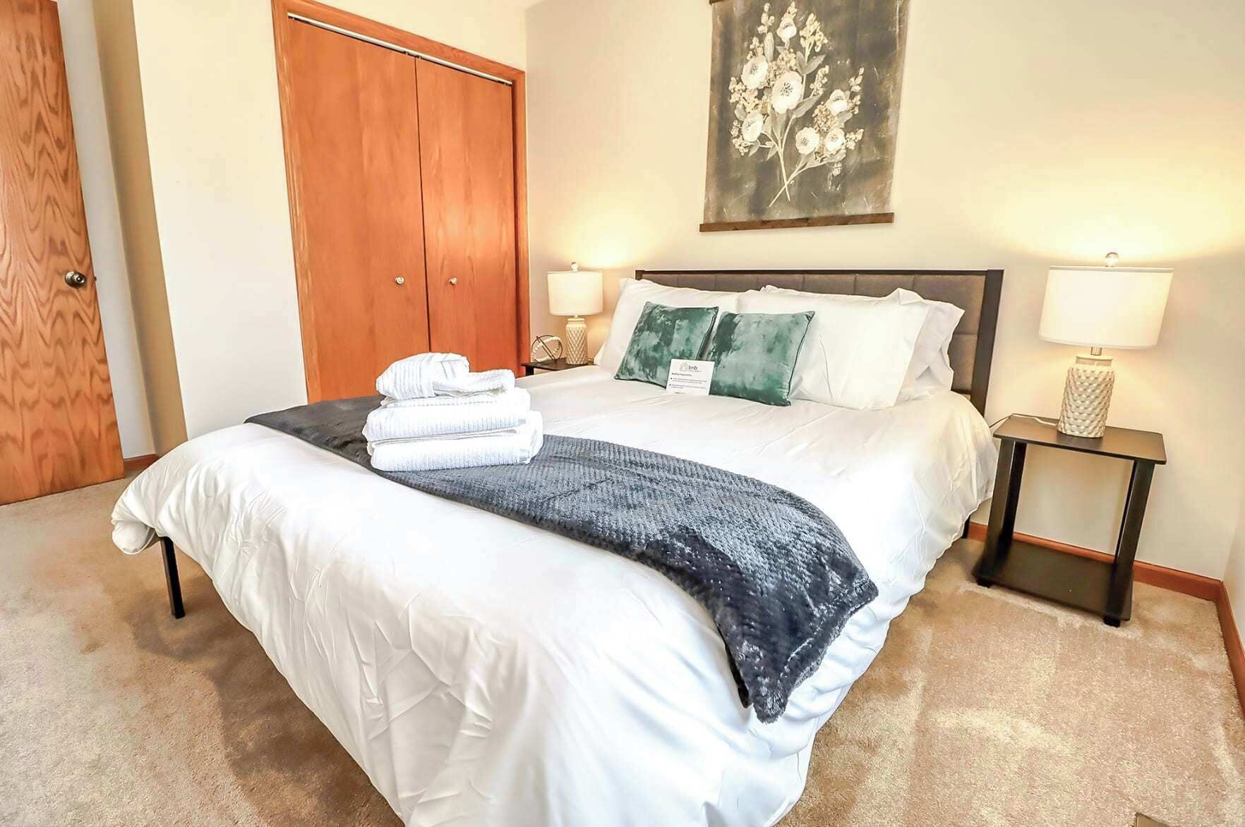 4 bedrooms, iron/ironing board, WiFi, bed sheets