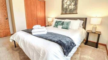 4 slaapkamers, een strijkplank/strijkijzer, wifi, beddengoed