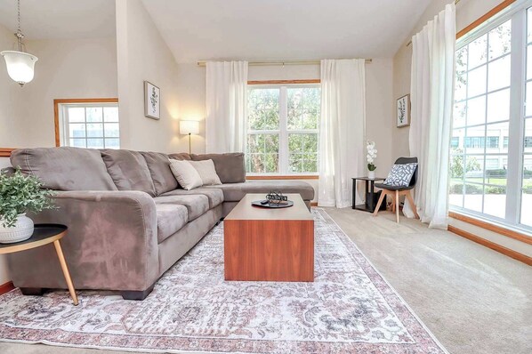 Télévision, baby-foot, espaces bureaux