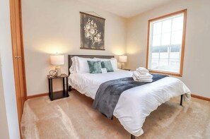 4 makuuhuonetta, silitysrauta/-lauta, Wi-Fi, vuodevaatteet