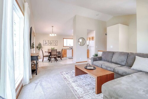 Spacious Bedrooms  4bd 2b 9 guests  BBQ Grill