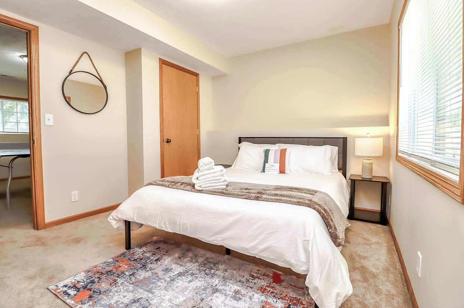 4 bedrooms, iron/ironing board, WiFi, bed sheets