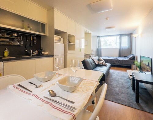[Hongdae Station 2 minutes away] Spacious Home in the heart of Hongdae