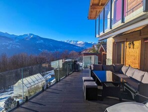 Outdoor dining - Luxury Alpine Chalet • Hot Tub & Mountain Views (Crans-Montana)