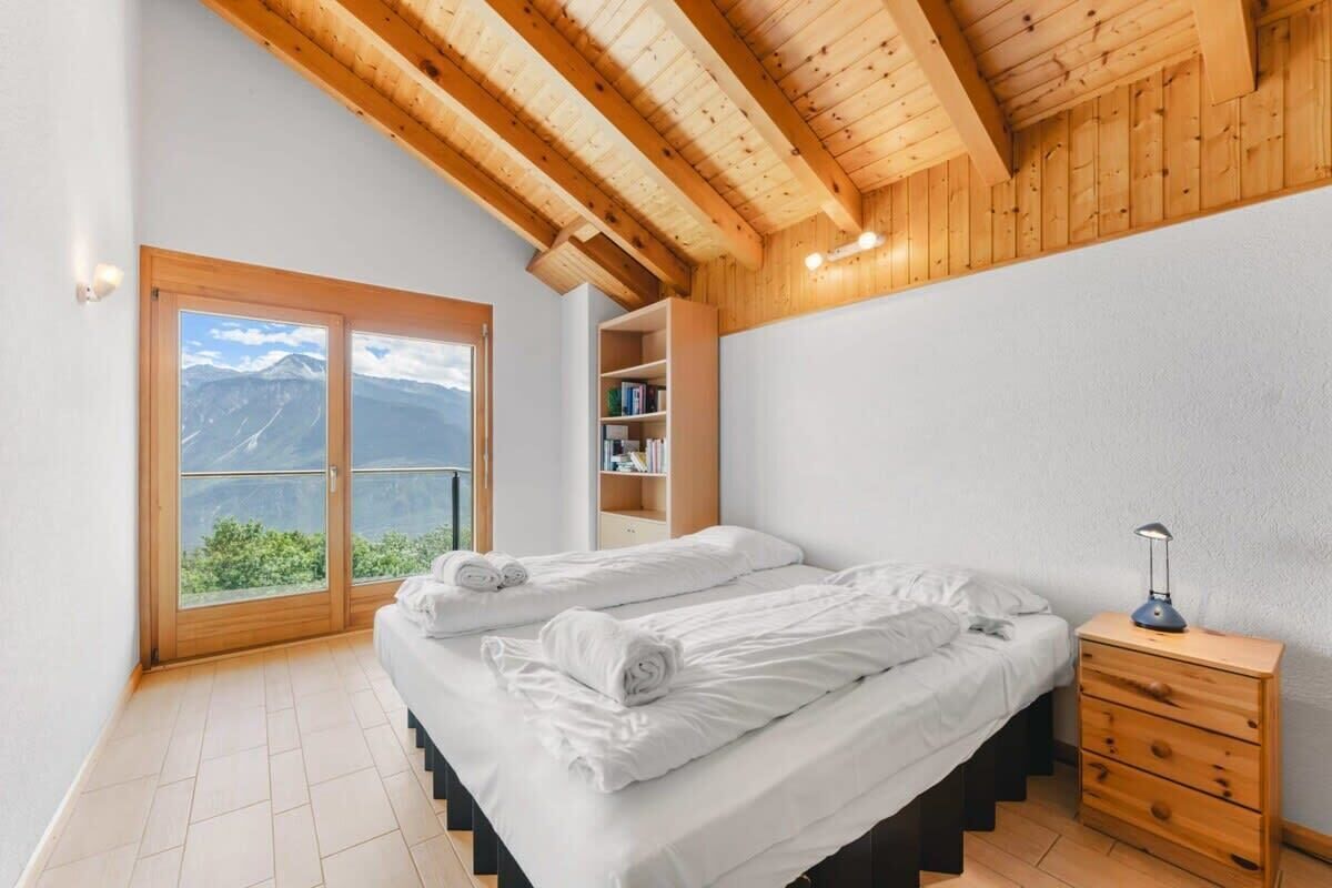 4 bedrooms, travel cot, WiFi, bed sheets