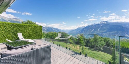 Alpine Chalet: Hot Tub, Game Room and Terrace