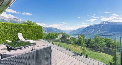 Alpine Chalet: Hot Tub, Game Room and Terrace