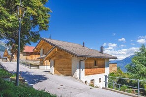 Exterior - Luxury Alpine Chalet • Hot Tub & Mountain Views (Crans-Montana)