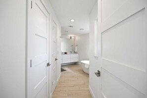 Bathtub, hair dryer, towels, shampoo