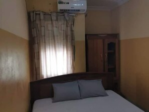 2 bedrooms, WiFi, bed sheets - Appartement N°5 - Olikas Groupe (Kinshasa)