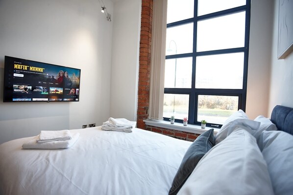 2 bedrooms, iron/ironing board, travel cot, WiFi