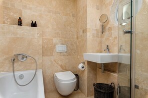 Exclusive Apartment | Bathroom