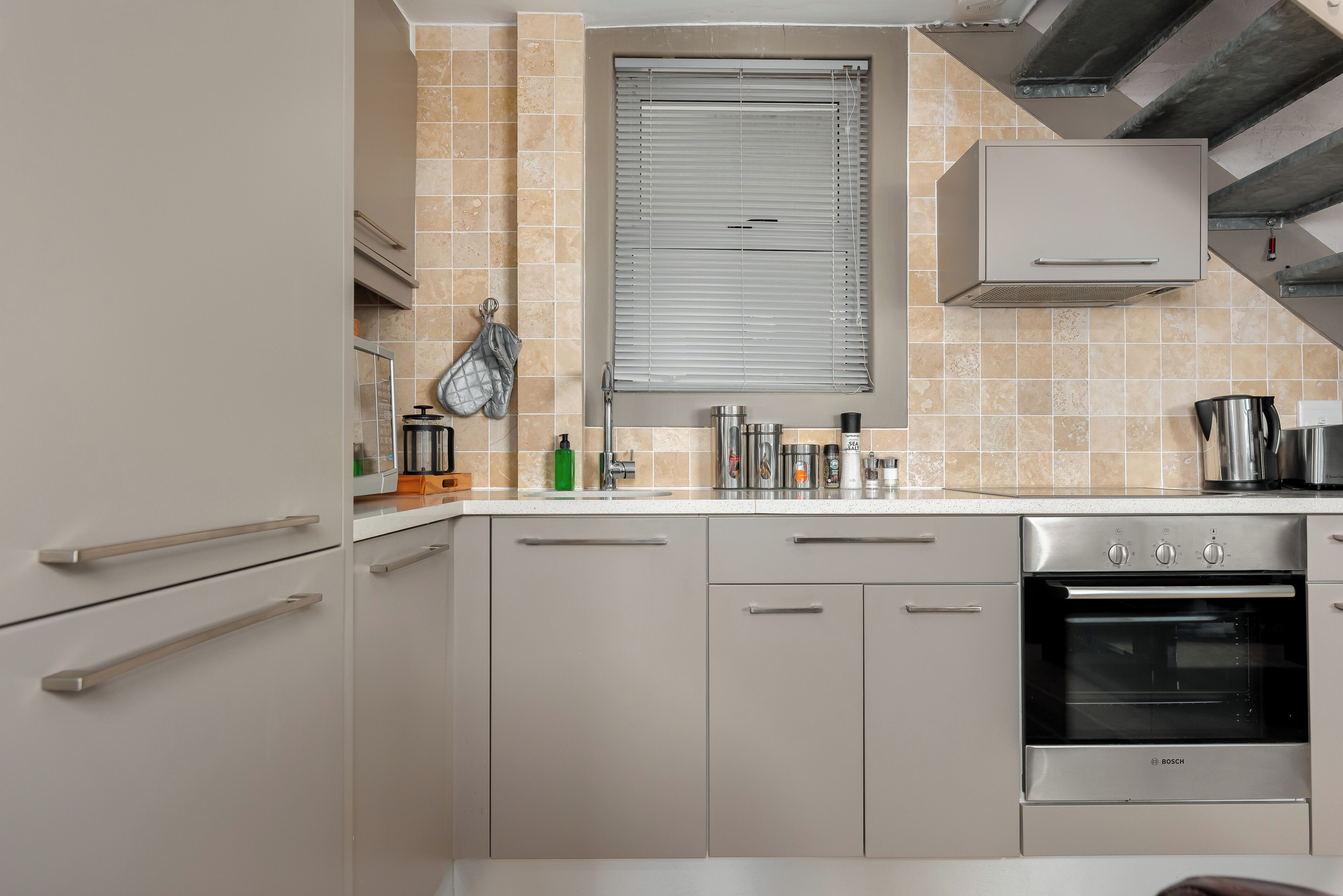 Exclusive Apartment | Private kitchen | Fridge, microwave, oven, stovetop