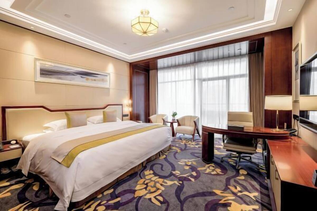 1 bedroom, premium bedding, down comforters, minibar