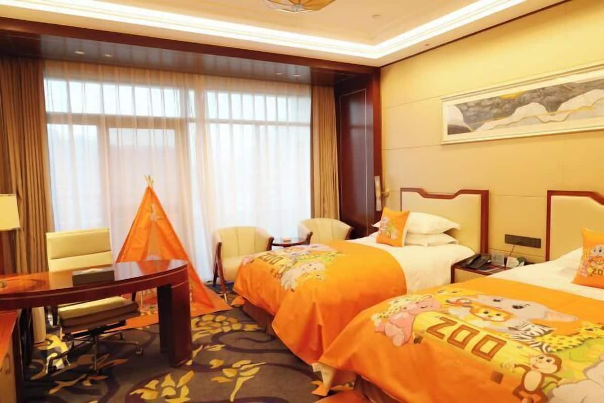 1 bedroom, premium bedding, down comforters, minibar