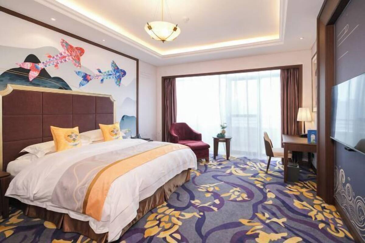 1 bedroom, premium bedding, down comforters, minibar