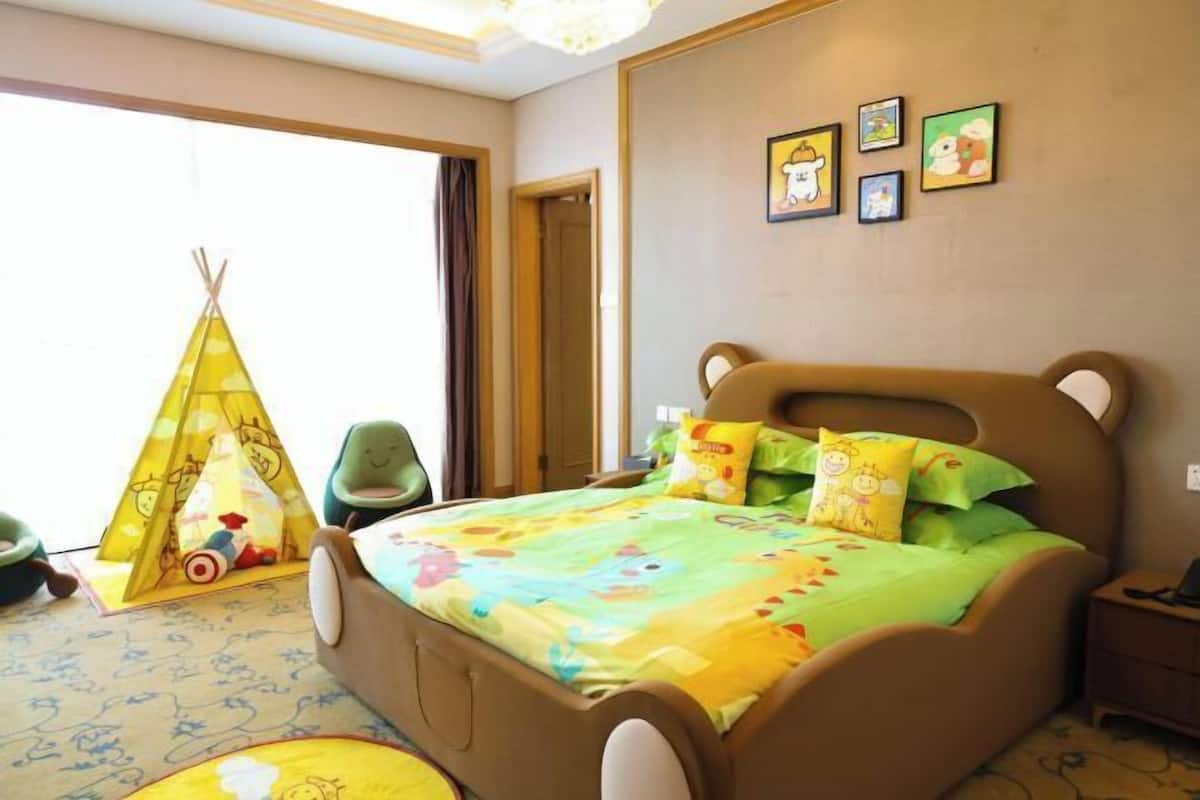 Premium bedding, down duvets, minibar, in-room safe