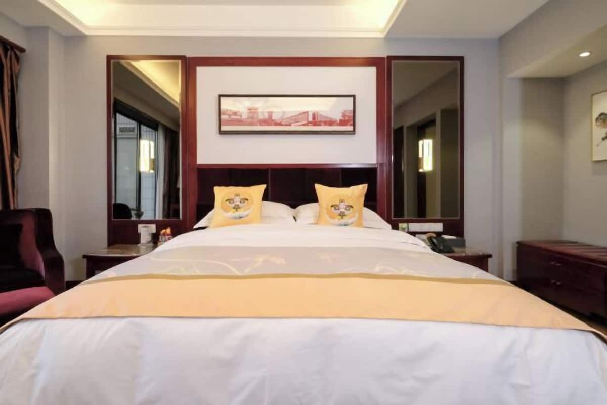 1 bedroom, premium bedding, down comforters, minibar