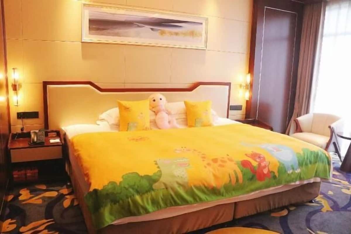 1 bedroom, premium bedding, down comforters, minibar