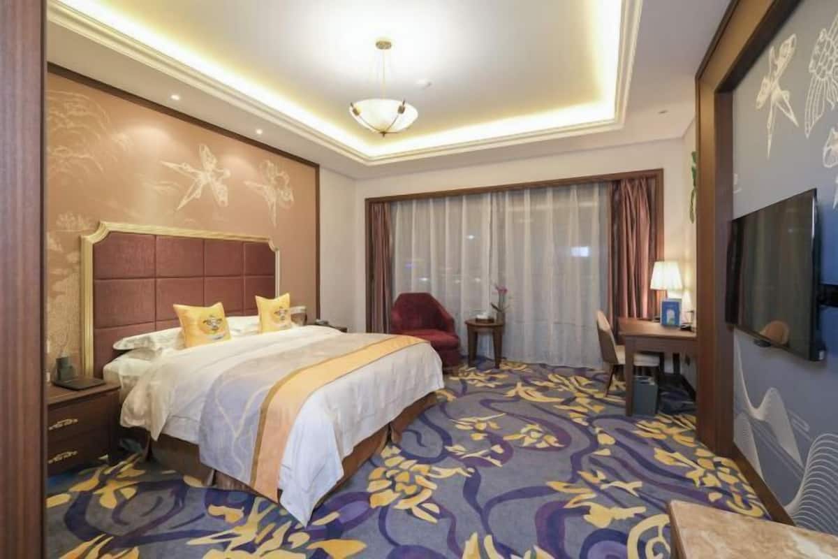 1 bedroom, premium bedding, down comforters, minibar