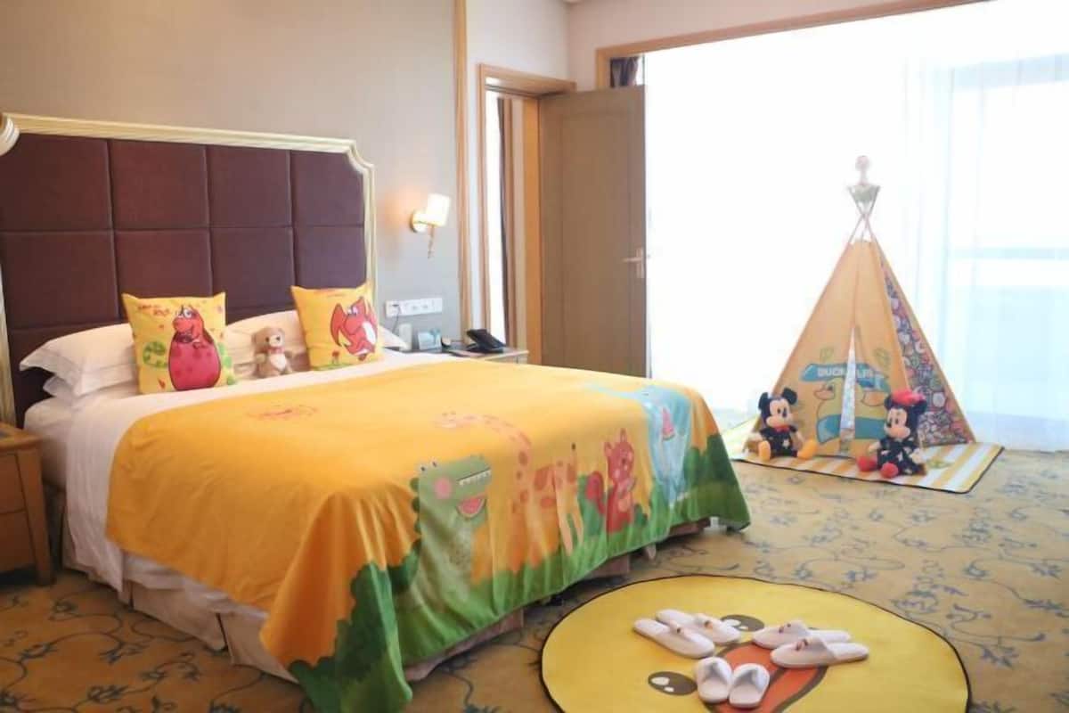 1 bedroom, premium bedding, down comforters, minibar