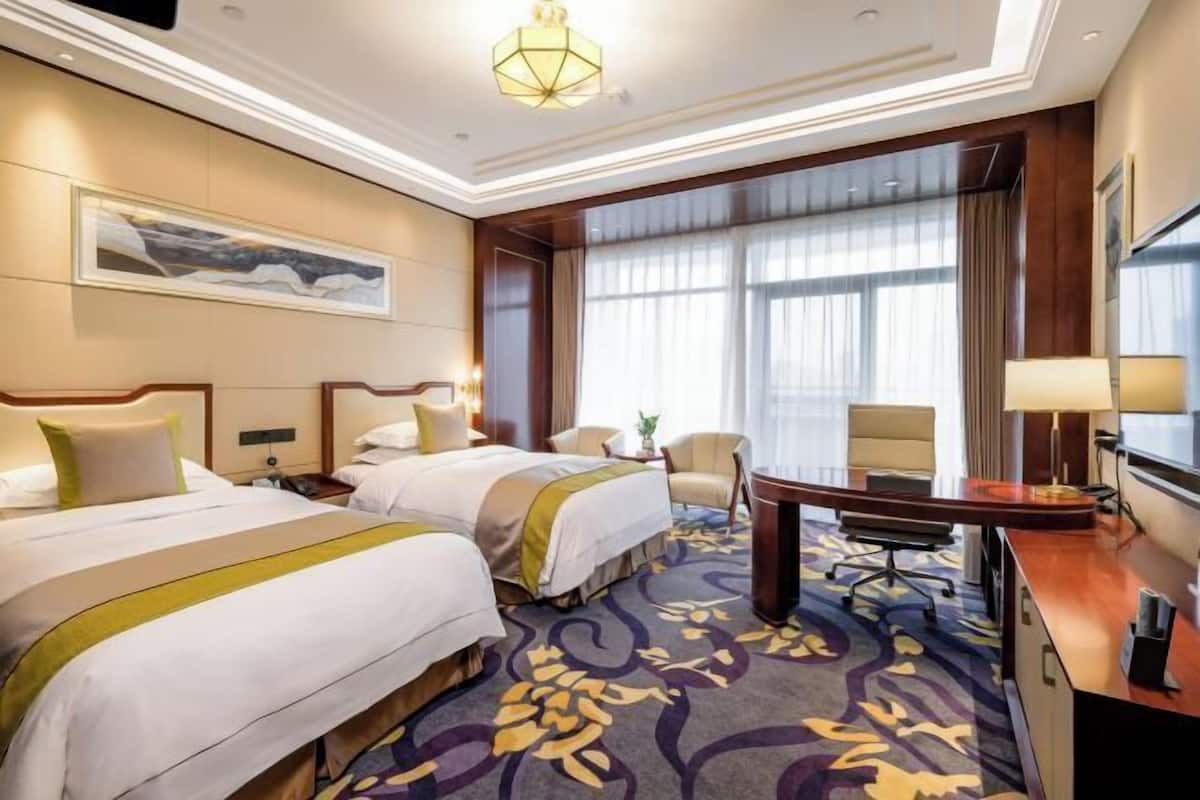 1 bedroom, premium bedding, down comforters, minibar