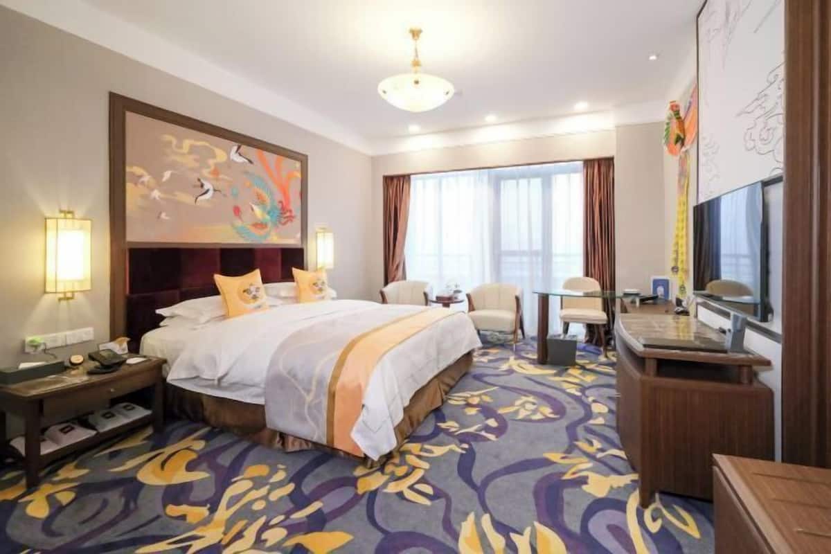 1 bedroom, premium bedding, down comforters, minibar