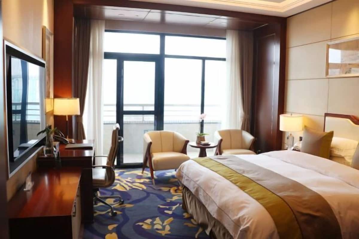 1 bedroom, premium bedding, down comforters, minibar