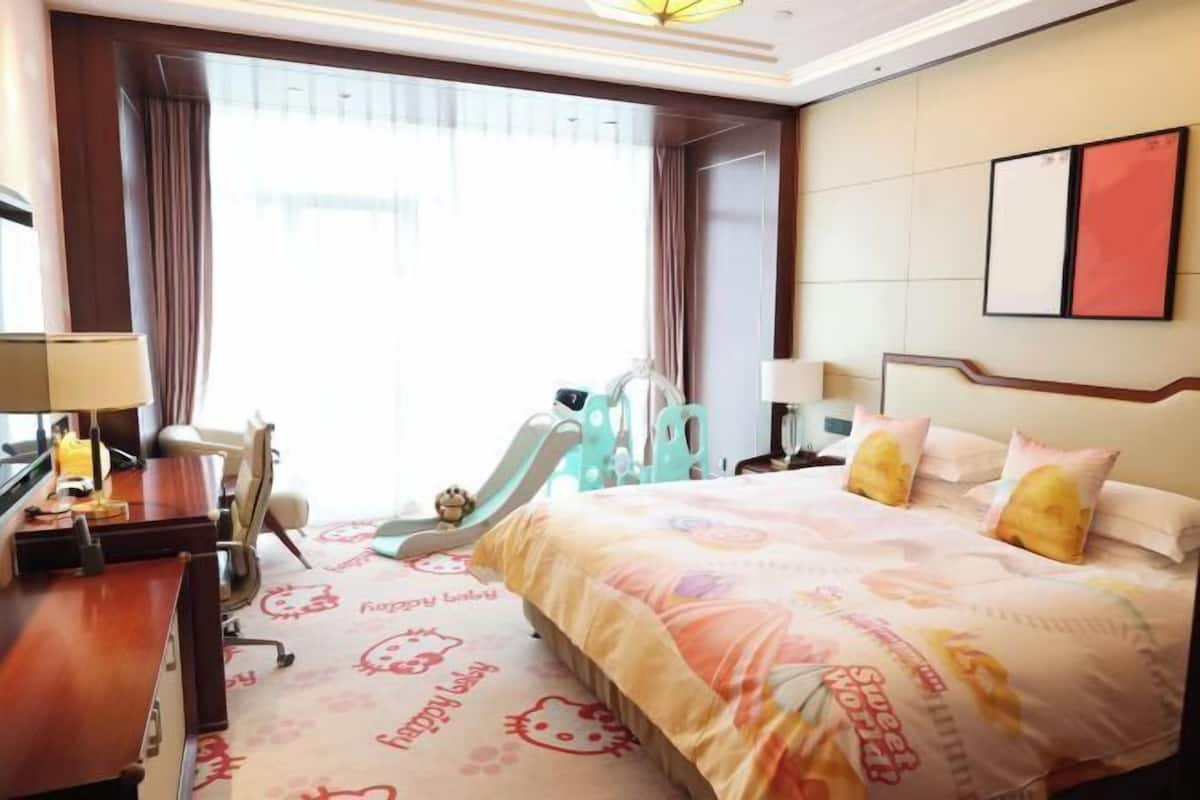1 bedroom, premium bedding, down comforters, minibar