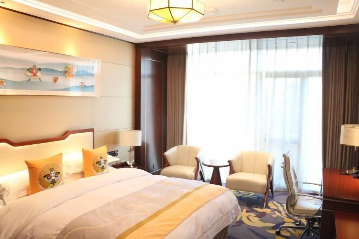 1 bedroom, premium bedding, down comforters, minibar