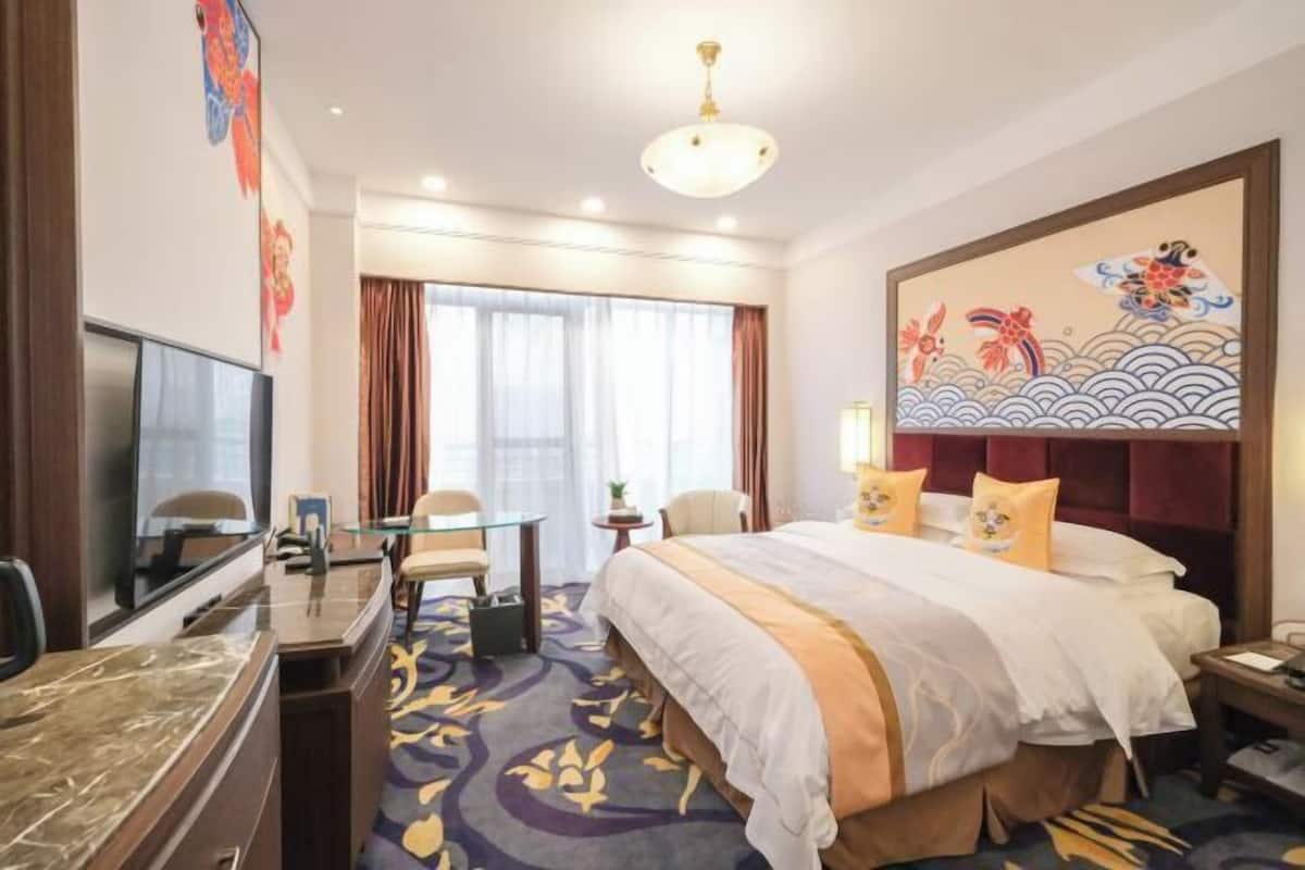 1 bedroom, premium bedding, down comforters, minibar
