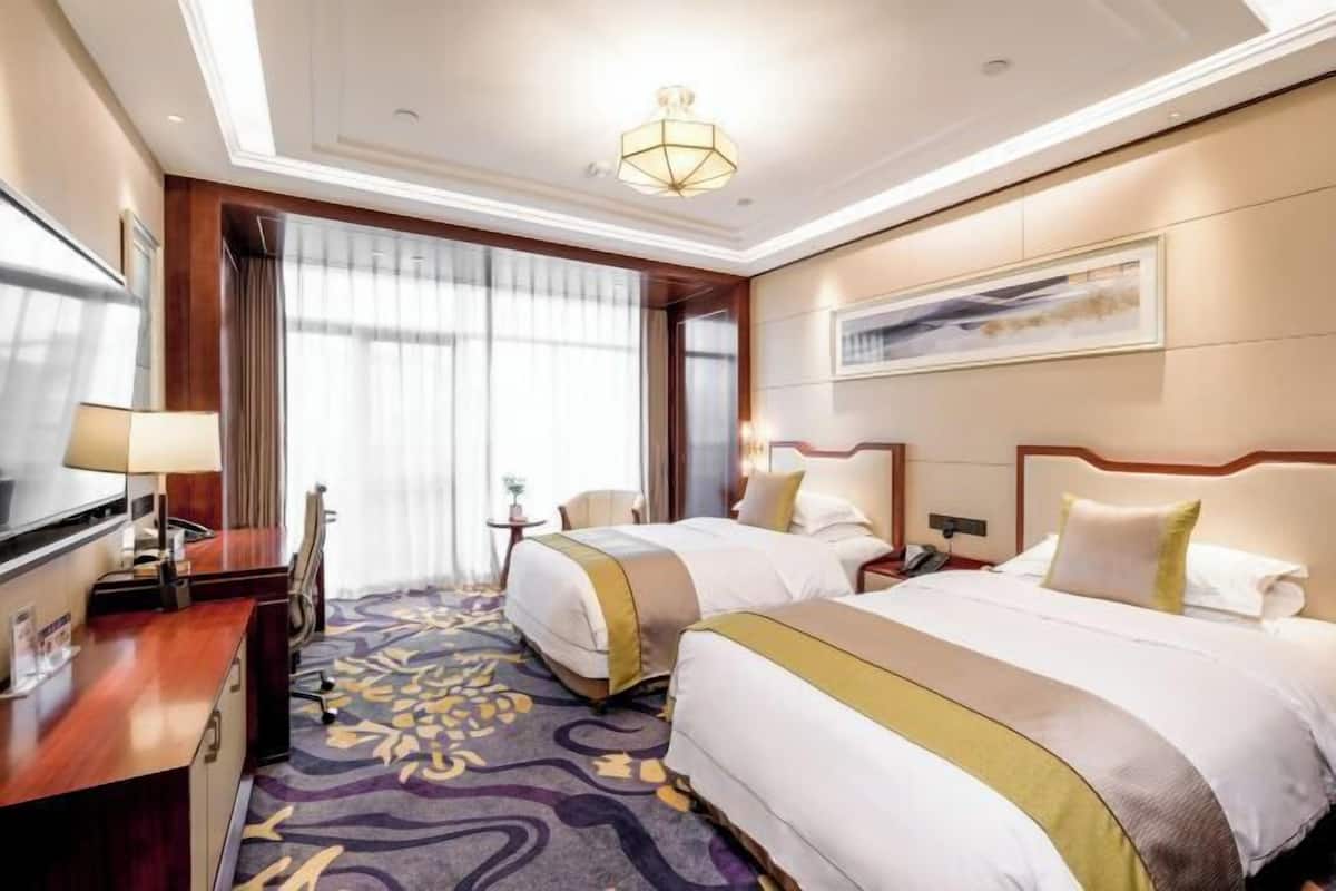 1 bedroom, premium bedding, down comforters, minibar